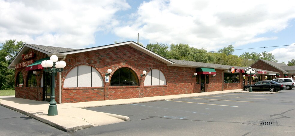 7555-7575 Merriman Rd, Romulus, MI à louer - Photo de l’immeuble – Image 3 sur 11