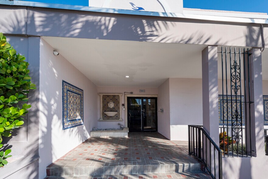 2001 Polk St, Hollywood, FL à vendre - Photo de l’immeuble – Image 2 sur 14