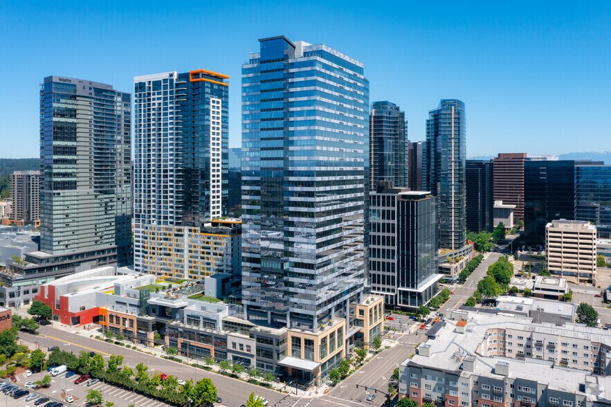 500 Bellevue Way NE, Bellevue, WA à louer - Photo de l’immeuble – Image 2 sur 21