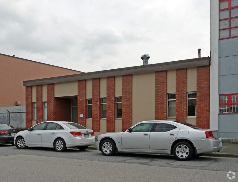 158 W 5th Ave, Vancouver, BC à louer - Photo de l’immeuble – Image 2 sur 12