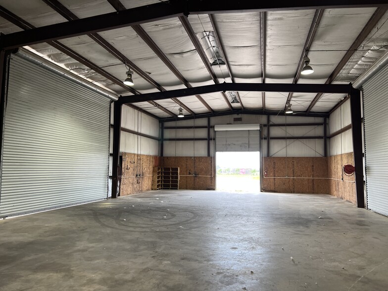 3318 Dwayne Rd, Rosharon, TX à louer - Photo de l’immeuble – Image 2 sur 11