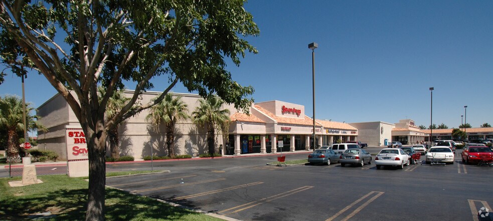 2521-2553 E Avenue S, Palmdale, CA à louer - Photo de l’immeuble – Image 2 sur 7