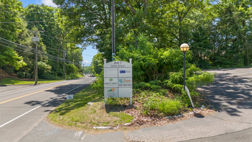 887 Main St, Monroe, CT à vendre - Photo de l’immeuble – Image 3 sur 37