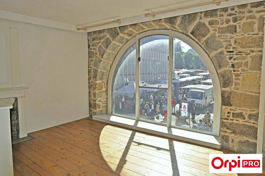 Local commercial dans Saint-Brieuc à louer - Photo de l’immeuble – Image 2 sur 12