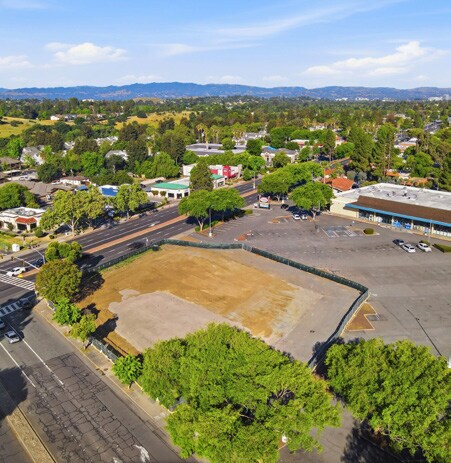 4691 Clayton Rd, Concord, CA à louer - Photo de l’immeuble – Image 2 sur 5
