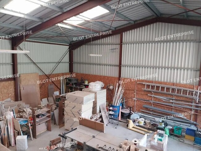 Plus de détails pour Local d'activités à louer