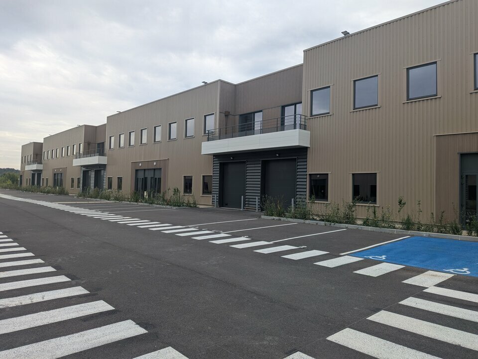 Local d’activités dans Oissel à louer Photo de l’immeuble– Image 1 sur 5