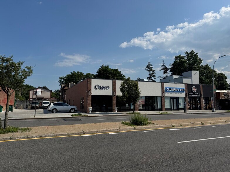 17924 Union Tpke, Fresh Meadows, NY à vendre - Photo de l’immeuble – Image 2 sur 6