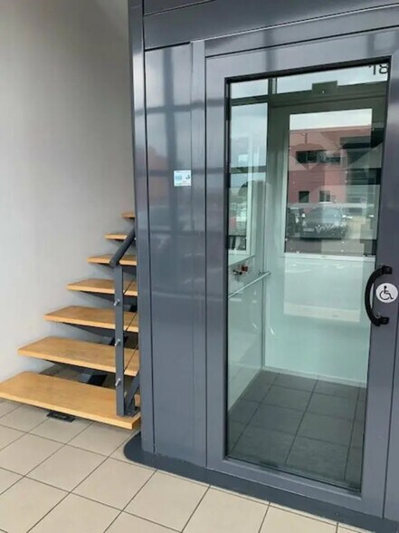 Bureau dans Sorgues à louer - Photo de l’immeuble – Image 2 sur 10