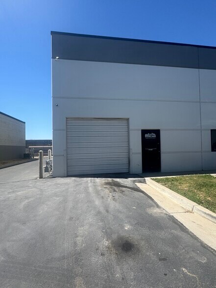 537 W Pickett Cir, Salt Lake City, UT à louer - Photo de l’immeuble – Image 2 sur 3