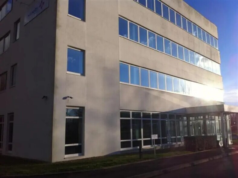157 Rue De La Minière, Buc à vendre - Photo de l’immeuble – Image 3 sur 6