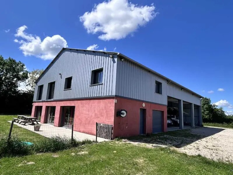 Local d’activités dans Châtillon-sur-Chalaronne à louer Photo de l’immeuble– Image 1 sur 11