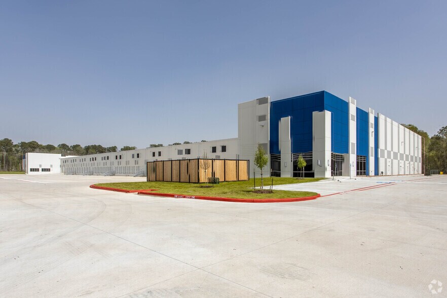 8903 Warehouse Center Dr, Humble, TX à louer - Photo de l’immeuble – Image 2 sur 8