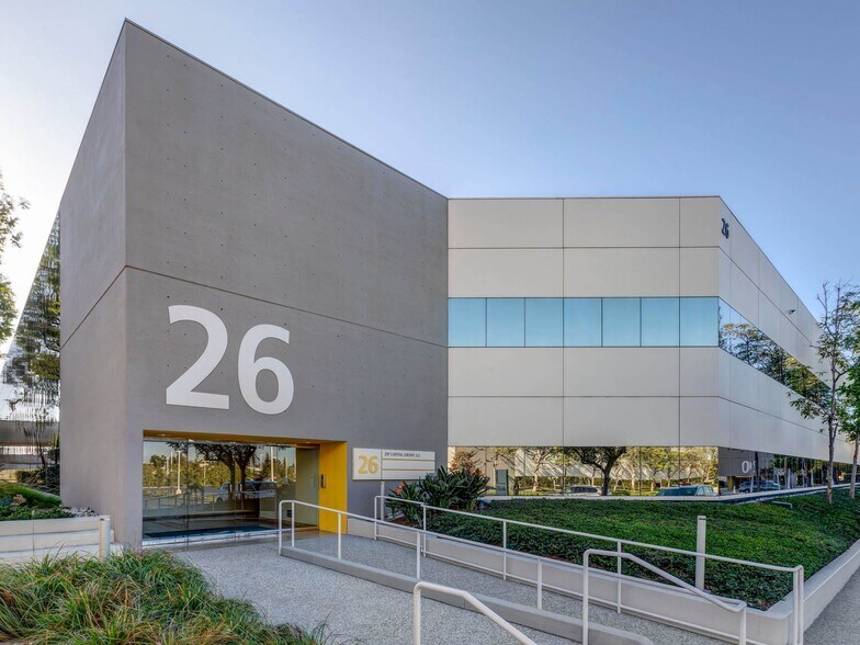 2 Executive Cir, Irvine, CA à louer - Photo de l’immeuble – Image 3 sur 87