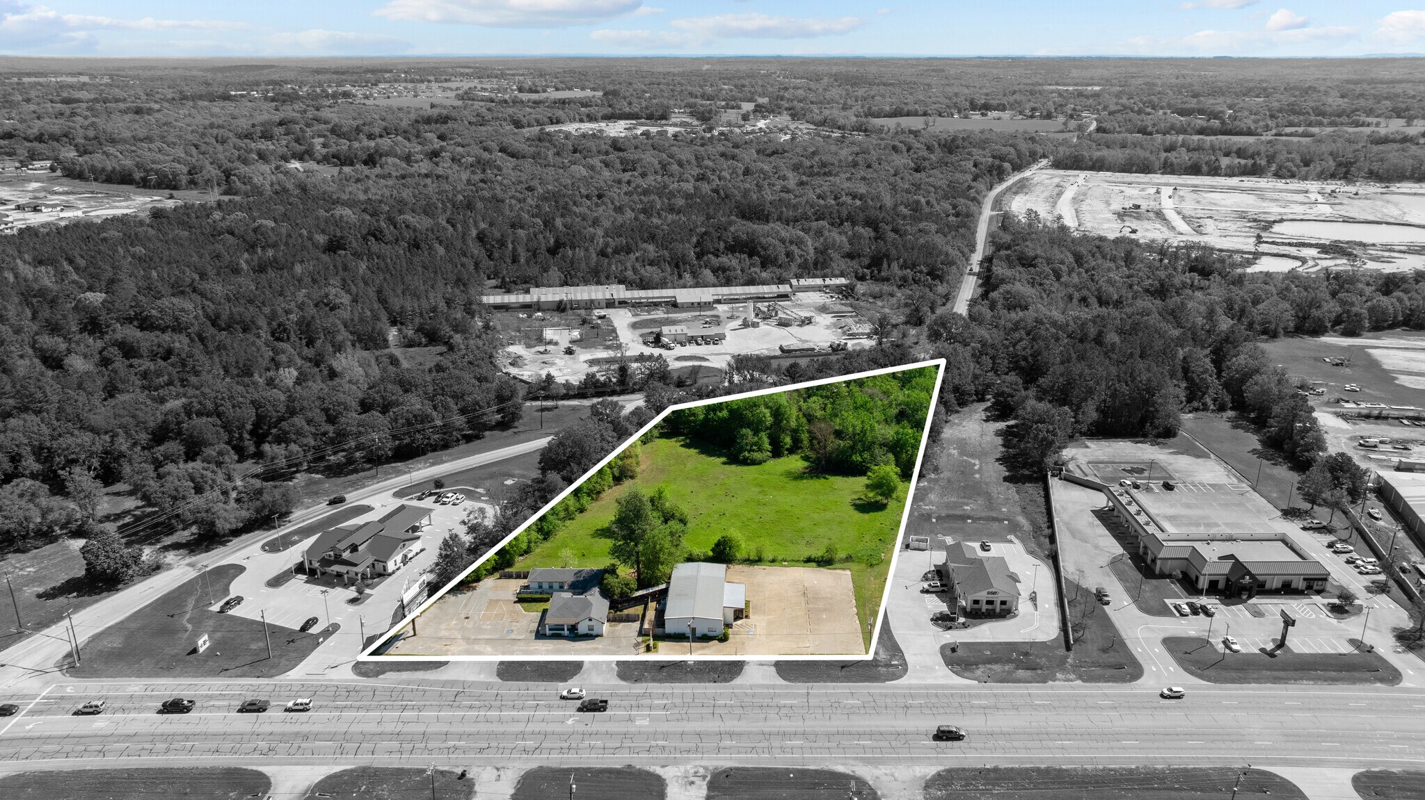 2410 & 2416 S. Main St portefeuille de 2 biens à vendre sur LoopNet.fr Photo principale– Image 1 sur 3