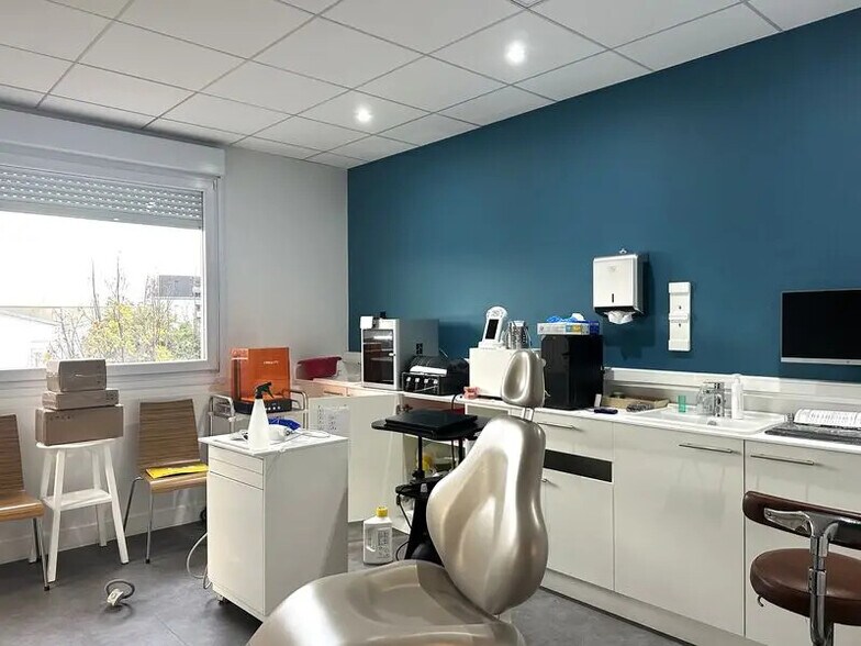 Bureau dans Décines-Charpieu à louer - Photo intérieure – Image 3 sur 17