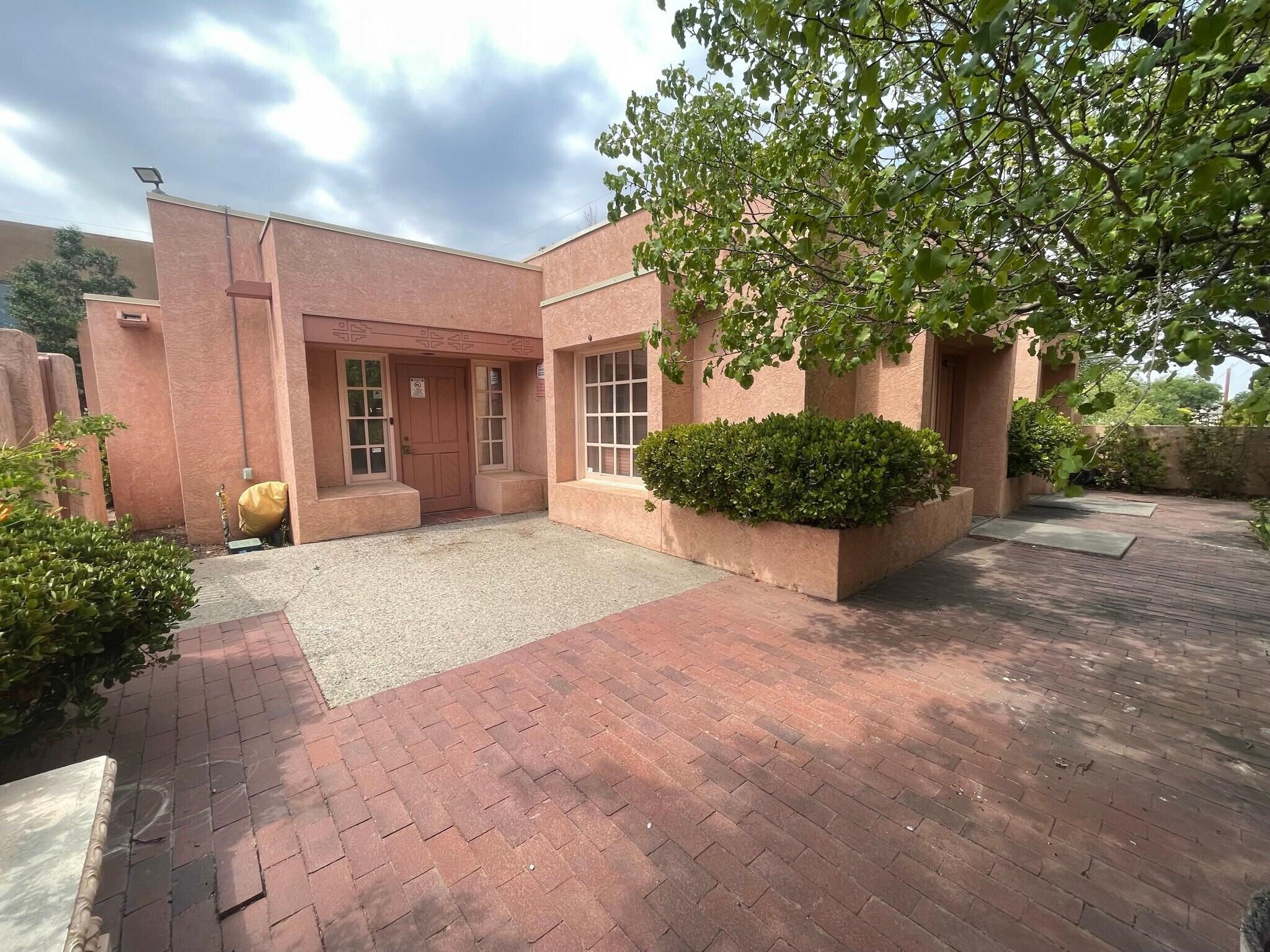 1709 Girard Blvd NE, Albuquerque, NM à louer Photo principale– Image 1 sur 35