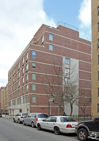 327 E 101st St, New York, NY à vendre - Photo de l’immeuble – Image 2 sur 6