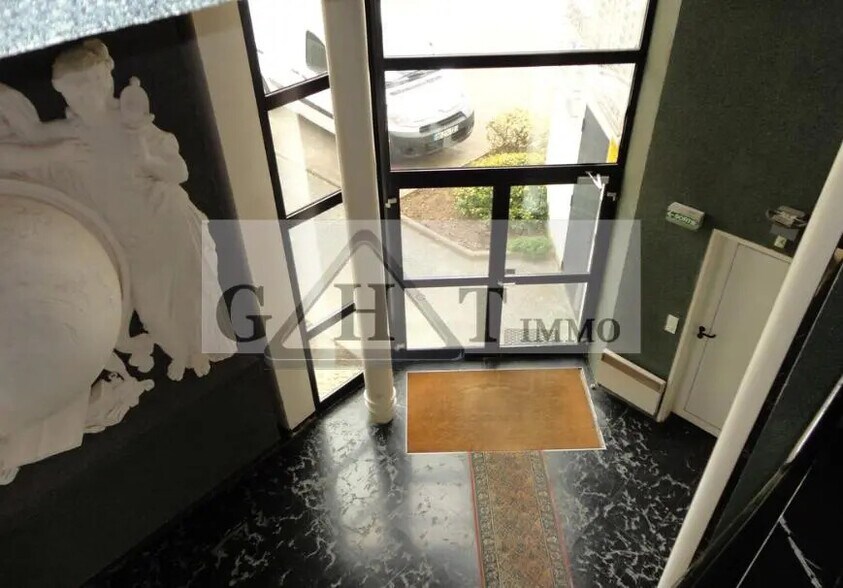 Bureau dans Noiseau à louer - Hall d’entrée – Image 3 sur 3