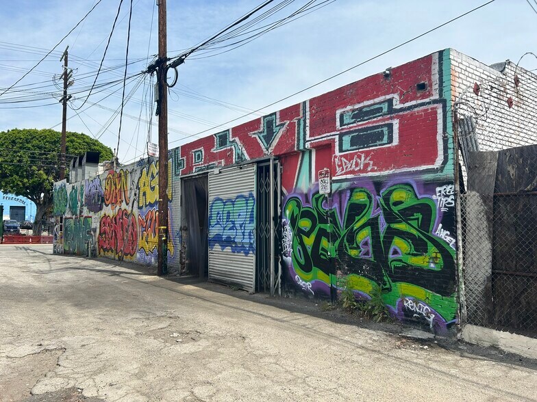 2620 E Cesar E Chavez Ave, Los Angeles, CA à vendre - Photo de l’immeuble – Image 2 sur 15