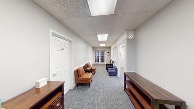 135 Park Ave, Barrington, IL à louer Photo intérieure– Image 2 sur 7