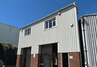 Plus de détails pour Old Shoreham Rd, Hove - Industriel/Logistique à louer