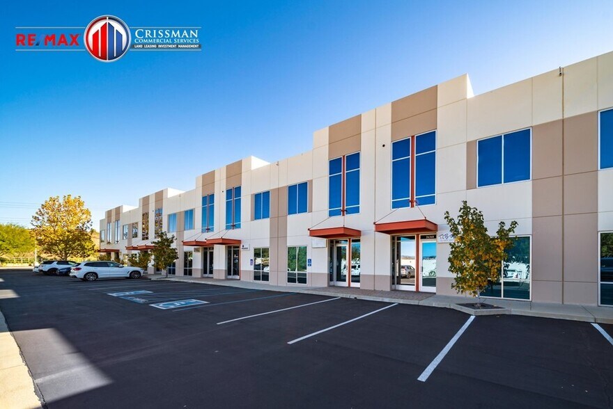 26340-26354 Ruether Ave, Santa Clarita, CA à louer - Photo de l’immeuble – Image 1 sur 8