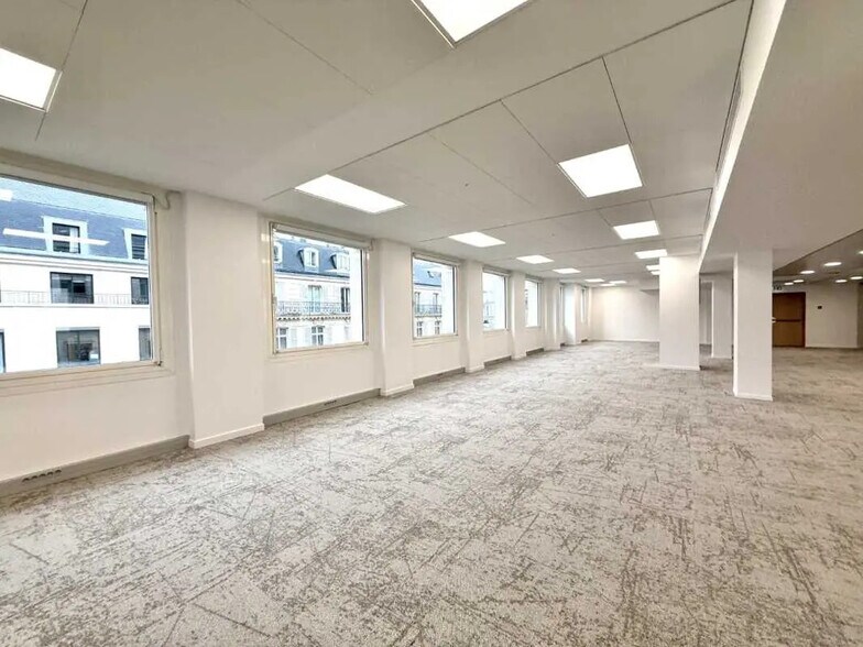 5 Rue François Ier, Paris à louer - Photo de l’immeuble – Image 3 sur 16