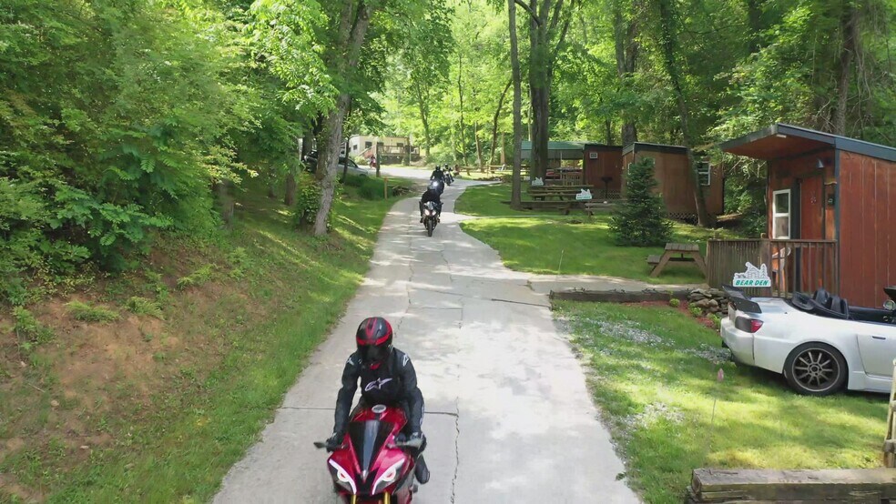 88 Lower Mountain Creek Rd, Robbinsville, NC à vendre - Vidéo sur l’annonce professionnelle – Image 2 sur 66