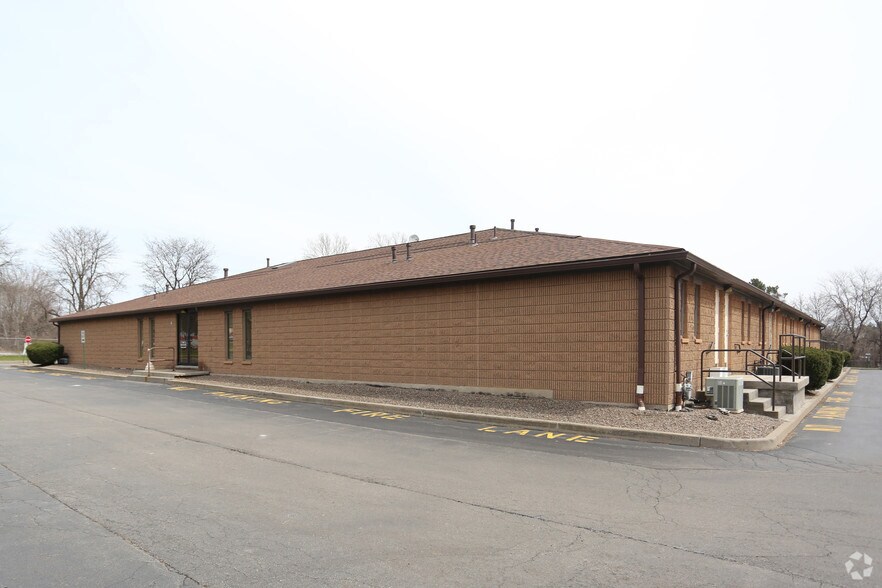 2211 Lyell Ave, Rochester, NY à louer - Photo de l’immeuble – Image 2 sur 56