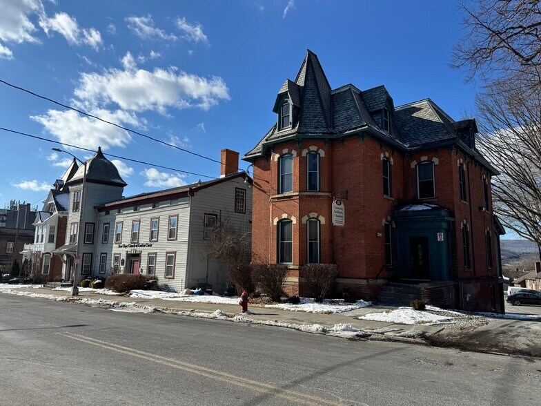 88 Market St, Poughkeepsie, NY à vendre - Photo de l’immeuble – Image 3 sur 8