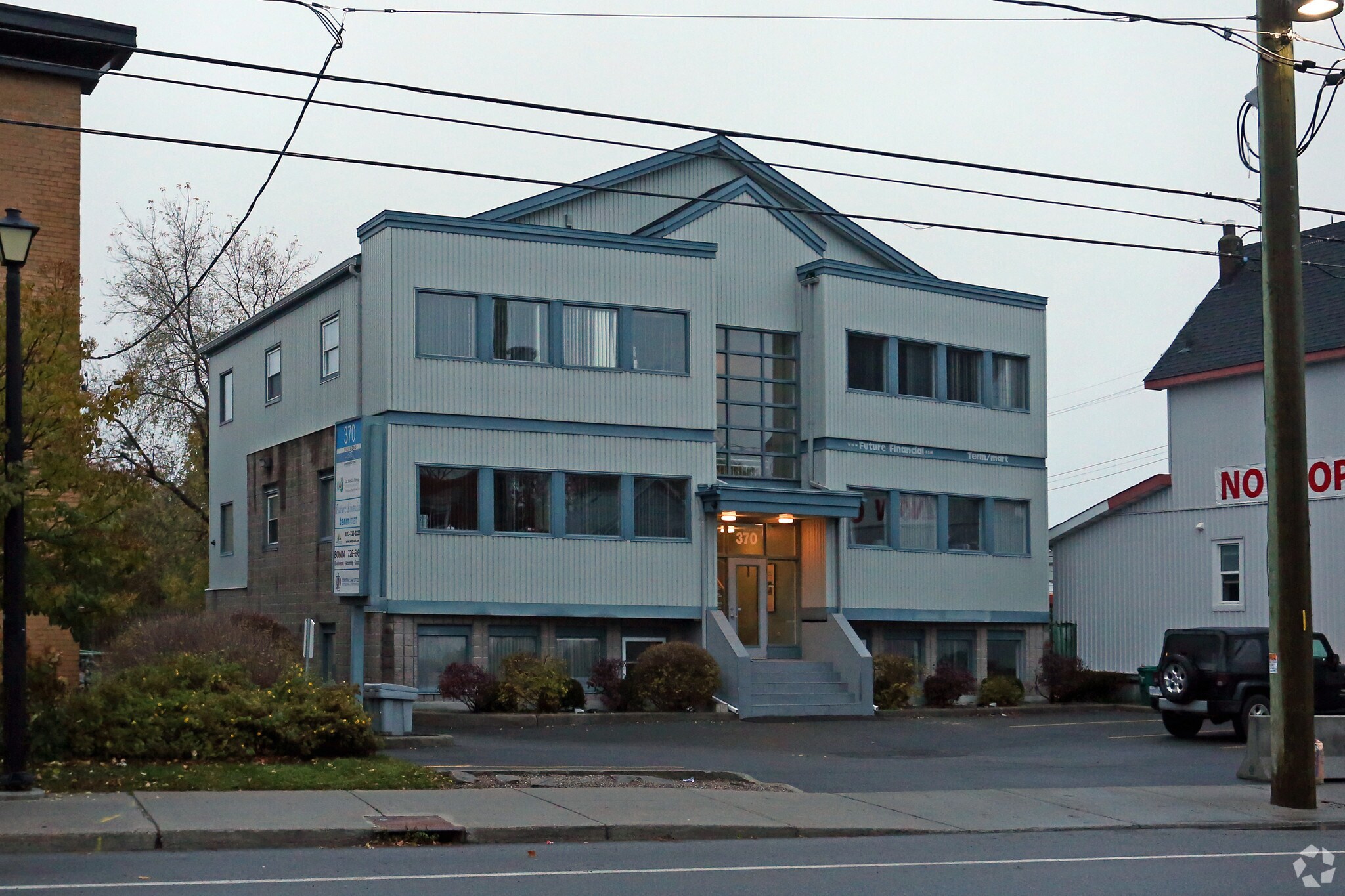 370 Churchill Ave N, Ottawa, ON à louer Photo principale– Image 1 sur 6