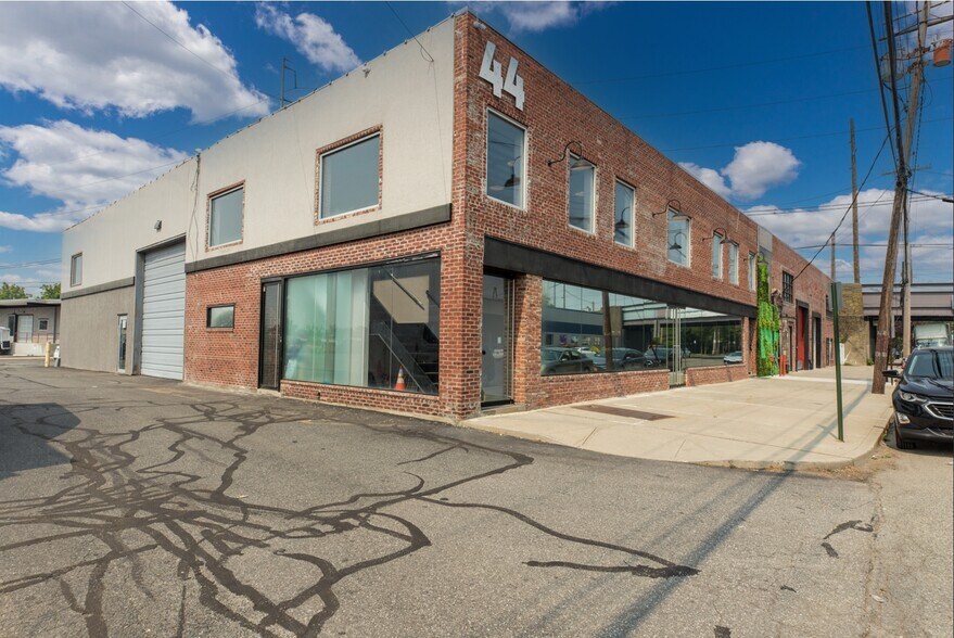 44 Bethpage Rd, Hicksville, NY à louer - Photo de l’immeuble – Image 2 sur 5