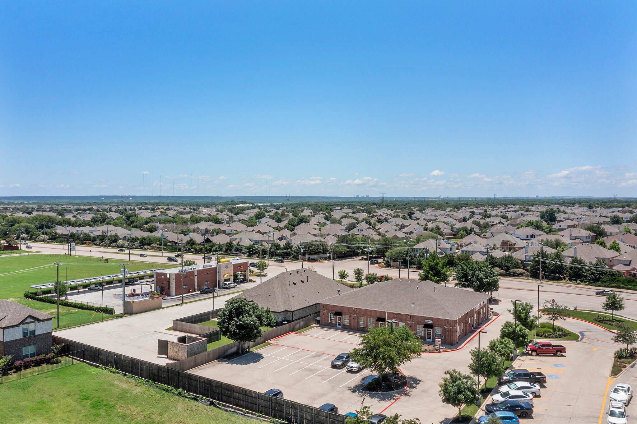 2950 W Camp Wisdom Rd, Grand Prairie, TX à louer Photo principale– Image 1 sur 19