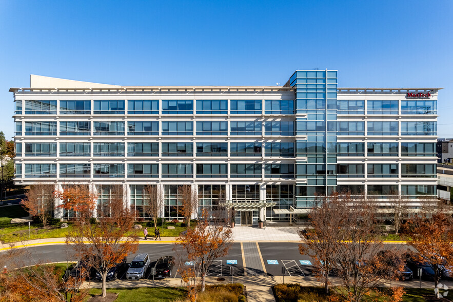 2250 Corporate Park Dr, Herndon, VA à louer - Photo de l’immeuble – Image 2 sur 5