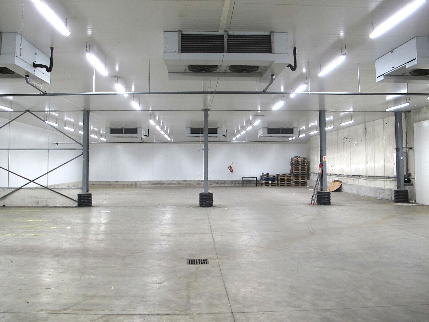 Industriel/Logistique dans Châteaurenard à louer Photo principale– Image 1 sur 9