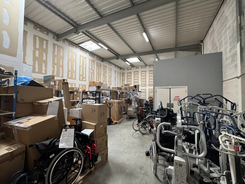 Local d’activités dans Argenteuil à louer - Photo de l’immeuble – Image 3 sur 22