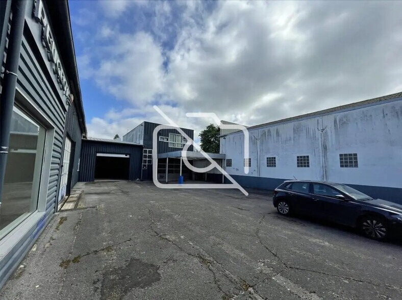 Local d'activités dans Jouy-en-Josas à vendre - Photo de l’immeuble – Image 3 sur 11