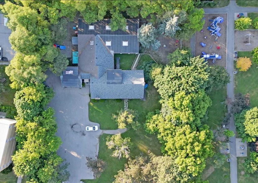 83 Dunlop St, Richmond Hill, ON à vendre - Aérien – Image 3 sur 34