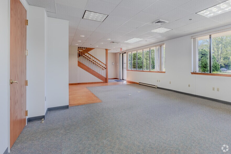 839 Marshall Phelps Rd, Windsor, CT à vendre - Photo intérieure – Image 3 sur 11