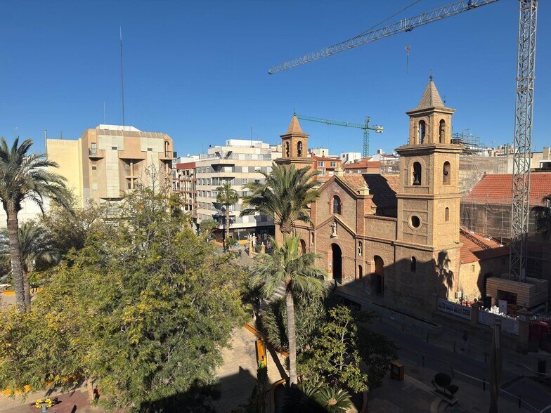 Constitucion de, 7, Torrevieja, Alicante à vendre - Photo principale – Image 1 sur 24