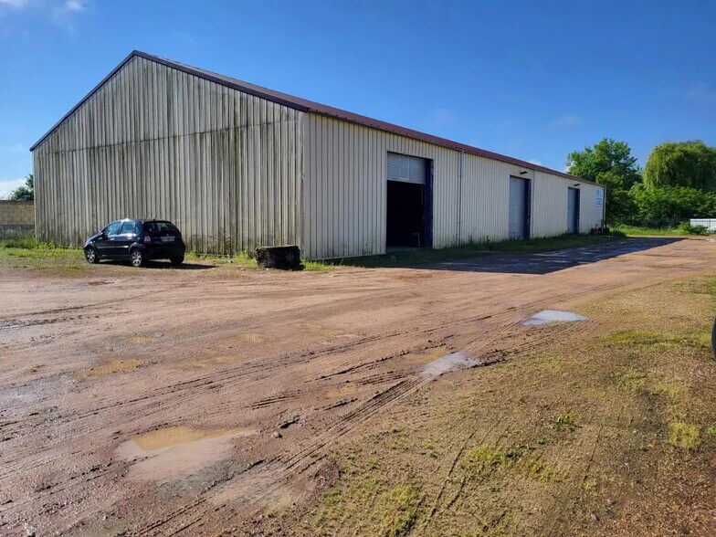 Industriel/Logistique dans Vonnas à vendre - Photo de l’immeuble – Image 3 sur 11