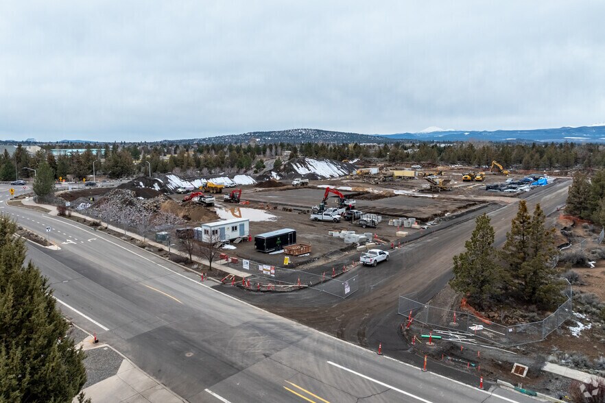 NWC of Cooley Rd. & 18th St., Bend, OR à louer - Photo de l’immeuble – Image 2 sur 3