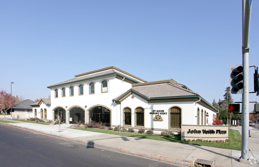 321 W Yosemite Ave, Madera, CA à vendre - Photo de l’immeuble – Image 3 sur 4
