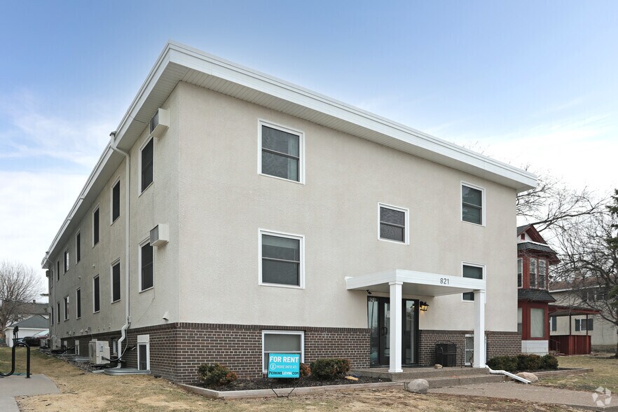 821 Marshall St NE, Minneapolis, MN à vendre - Photo principale – Image 1 sur 1
