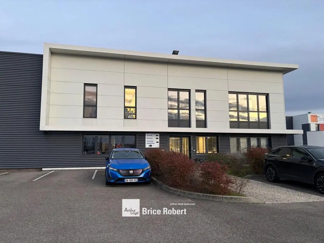 61 Rue Mathieu Dussurgey, Saint-Fons à louer Photo principale– Image 1 sur 8