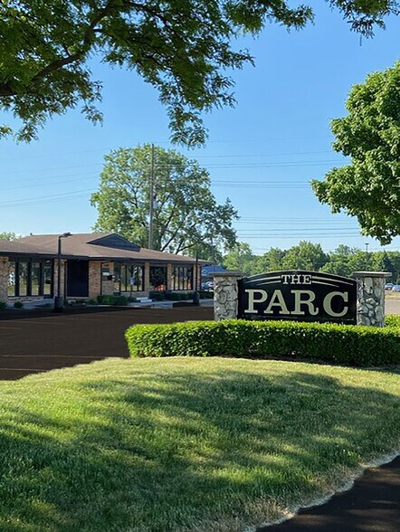 7399 Middlebelt Rd, West Bloomfield, MI à louer - Photo de l’immeuble – Image 3 sur 8