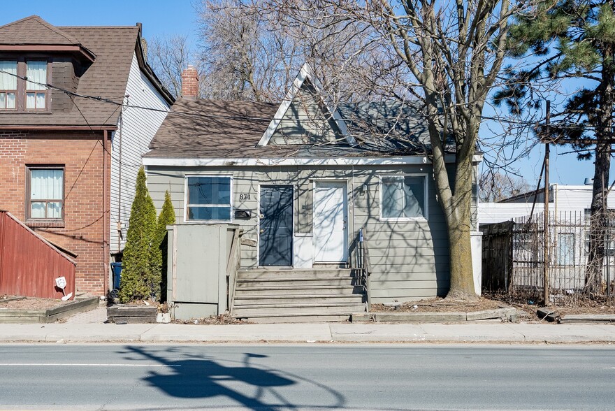 874 Eastern Av, Toronto, ON à vendre - Photo principale – Image 1 sur 4