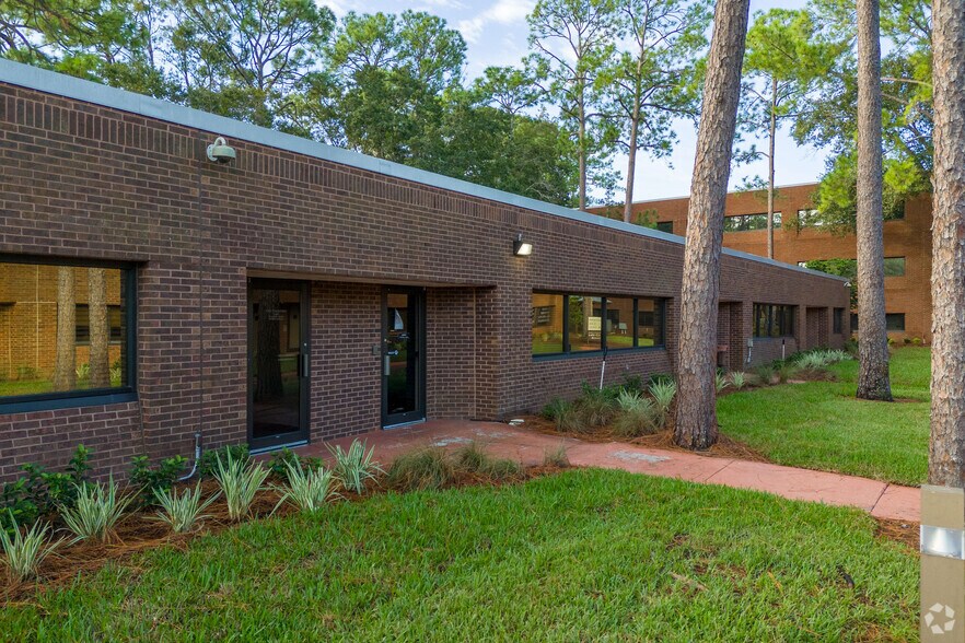 7948 Baymeadows Way, Jacksonville, FL à louer - Photo de l’immeuble – Image 1 sur 28