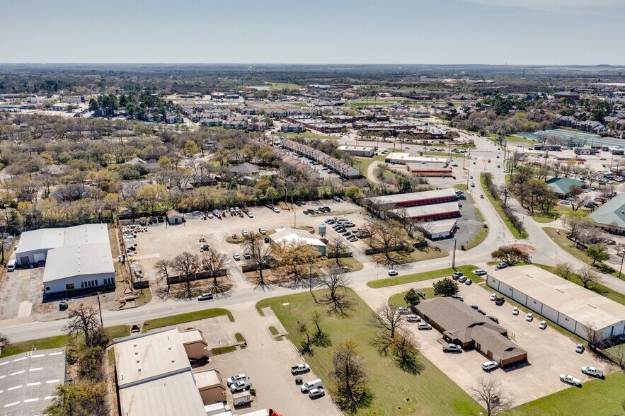 1012 Shady Oaks Dr, Denton, TX à louer - Photo de l’immeuble – Image 3 sur 8